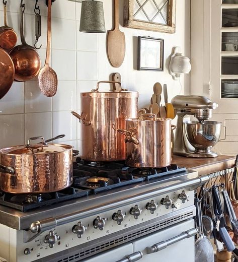 Copper Pans Hanging, France Craft, Tin Interior, Best Pans, Stock Pots, Copper Pans, Copper Cookware, French Cooking, Copper Pots