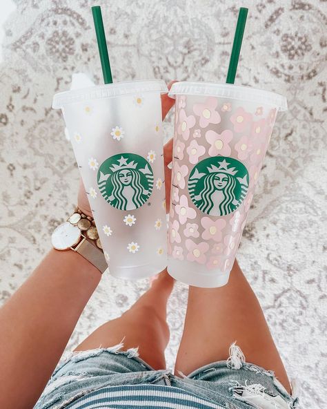 Kayla on Instagram: “Sunshine and blue skies have been few and far between here in NC lately. But today....today is SUNNY and I am here👏🏼for👏🏼it👏🏼 Dreaming…” Decorated Cups, Aesthetic Starbucks, Starbucks Cup Design, Custom Starbucks Cup, Cup Designs, Glass Decals, Cup Ideas, Starbucks Cup, Cute Cups