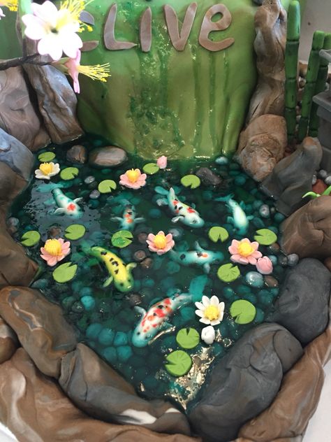 Japanese garden / koi pond cake Pond Birthday Cake, Garden With Waterfall, Garden Koi Pond, Cake Japanese, Pond Cake, Nature Cake, Fairycore Room, Island Cake, Kawaii Bento