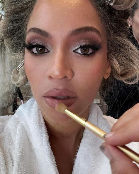 Beyonce Selfie, Beyonce Face, Beyonce Makeup, Beyonce Beyhive, Queen Bee Beyonce, Queen Bey, Queen Mother, Face Card, April 16