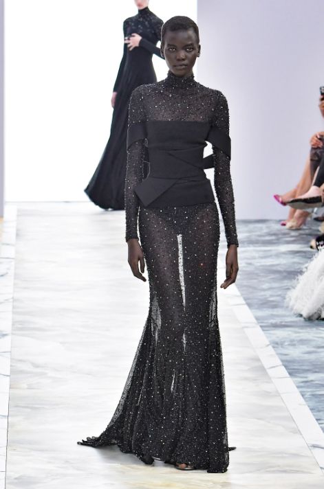 Black Haute Couture Gowns, Black Haute Couture, Fendi Haute Couture, Fendi Couture, Winter Gowns, Runway Gowns, Haute Couture Gowns, Unique Prom Dresses