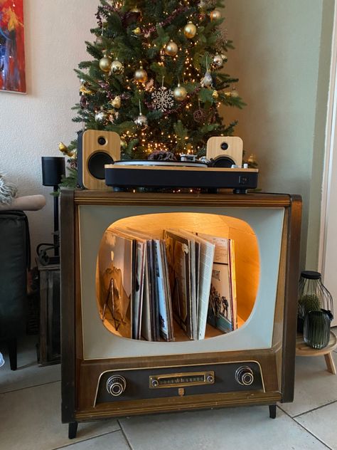 Old Tv As Cabinet, Old Tv Record Holder, Vintage Tv Terrarium, Old Tv Bookshelf, Old Tv Ideas Diy Projects Vintage Tv, Floor Model Tv Repurpose Old Tv, Vintage Tv Decor, Old Tv Repurpose, Tube Tv Repurpose