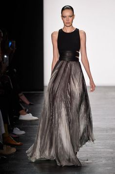 Elegante Y Chic, Carmen Marc Valvo, Fashion Gowns, Moda Vintage, Gorgeous Gowns, Beautiful Gowns, Fancy Dresses, Fashion Week Spring, New York Fashion Week