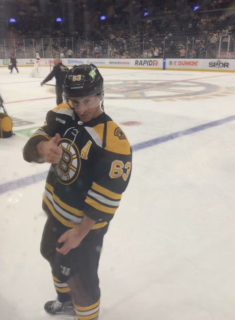 Hannah on Twitter: "BRAD MARCHAND https://t.co/RtULH9VkZt" / Twitter Brad Marchand, Bruins Hockey, Boston Bruins, Ice Hockey, Funny Faces, Hockey