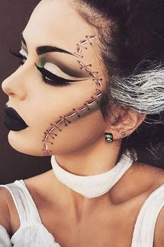 Here are 73 killer Halloween makeup ideas that require just your cosmetic stash and a little patience. Meme Costume, Halloween Make-up Looks, Halloweenský Makeup, Creepy Halloween Makeup, Halloween Makeup Diy, Halloween Makeup Pretty, Pretty Halloween, Braut Make-up, Special Effects Makeup