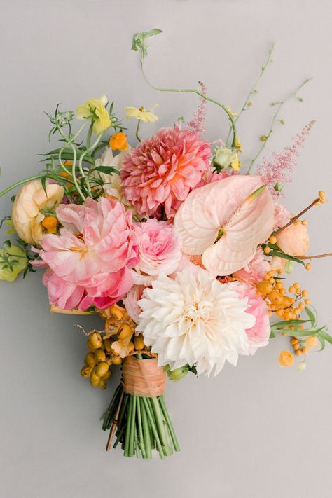 Modern foodie wedding at the Fig House | Wedding & Party Ideas | 100 Layer Cake Wedding Flower Arrangements Pink, Tropical Bridal Bouquet, Bridgerton Vibes, Foodie Wedding, Tropical Wedding Bouquets, Barcelona Wedding, Tropical Bridal, Flower Guide, A Bouquet Of Flowers