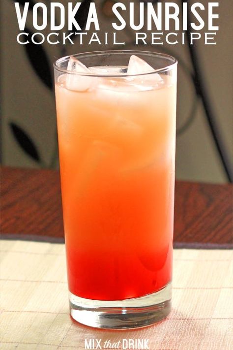 Alcoholic Food, Alcohol Punch, Sunrise Drink, Amaretto Drinks, Mixology 101, Football Recipes, Beverages Recipes, Beautiful Drink, Vodka Sunrise