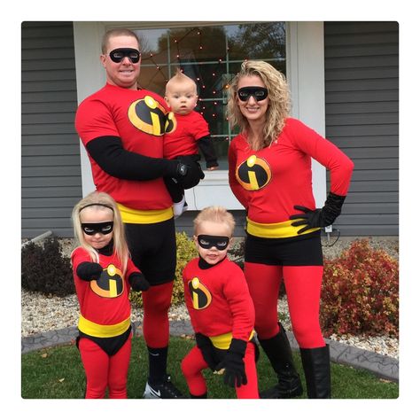 Halloween,  trick or treat,  The incredibles,  family costume,  family of 5, :) Diy Incredibles Costume, Incredibles Costume Family, Disney Family Costumes, Incredibles Costume, Barbie Halloween Costume, Costume Carnaval, Disney Family Vacation Shirts, Barbie Halloween, Celebrity Halloween Costumes