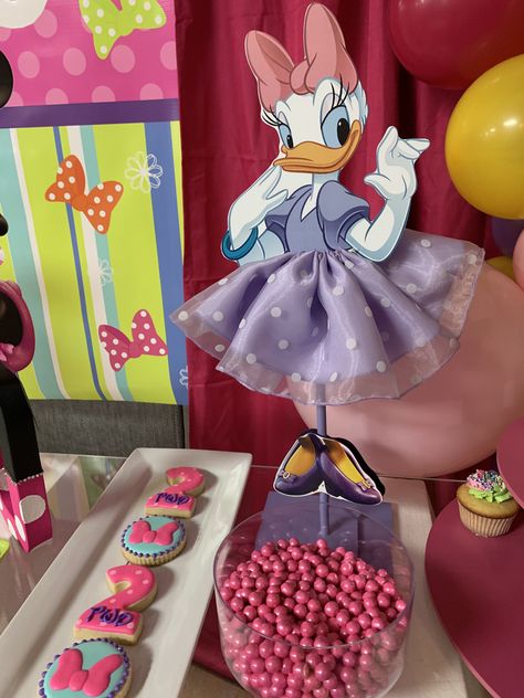 Daisy Duck Birthday Party Ideas 1st, Minnie’s Boutique Party, Daisy Duck Party, Minnie Boutique, Mickey Mouse Themed Birthday Party, Daisy Baby Shower, Duck Birthday, Daisy Party, Birthday Party Decorations Diy