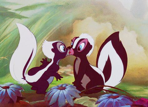 skunk love Flower Bambi, Bambi 1942, Disney Kiss, Disney Gifs, Cartoon As Anime, Disney Gif, Disney Songs, Disney Animals, Old Disney