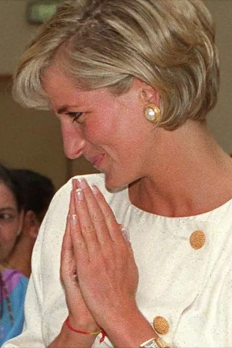 Princess Diana’s iconic ‘frosted’ pearl manicure is the perfect winter nail colour, with celebs like Victoria Beckham and Selena Gomez already spotted wearing the shade Pearl Manicure, Princess Diana Jewelry, John Spencer, Cartier Tank Francaise, Tank Watch, Nail Colour, Cartier Tank, Diana Spencer, Winter Nail