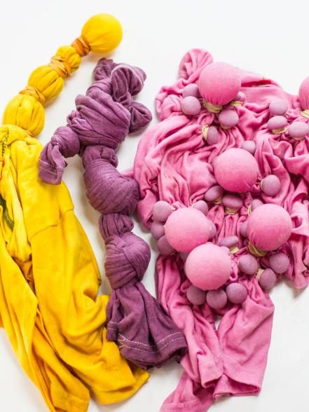 Turn fresh fruit and vegetables into natural dye for beautiful tie-dyed t-shirts. Fruits And Vegetables Pictures, Fun Experiments, Fresh Fruit And Vegetables, Vegetable Pictures, Hgtv Garden, Sunburst Pattern, Fruit And Veggies, Garden Vegetables, Lotion Bars