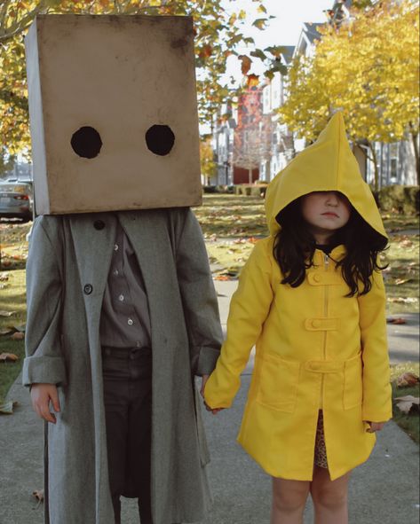 Boy and girl dressed in Little Nightmares 2 video game costumes. Mono character wearing paper bag mask. Six character wearing yellow raincoat. Video Game Costumes, Halloween Parejas, Game Costumes, Halloween Inspo, Fit Board Workouts, Couples Costumes, Kids Costumes, Video Games, Halloween Costumes