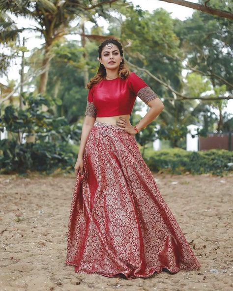 Lehenga Crop Top Designs, Crop Top Designs Latest, Top Designs Latest, Skirt Traditional, Engagement Look, Lehenga Crop Top, Lehenga Design, Model Blouse, Full Sleeve Top