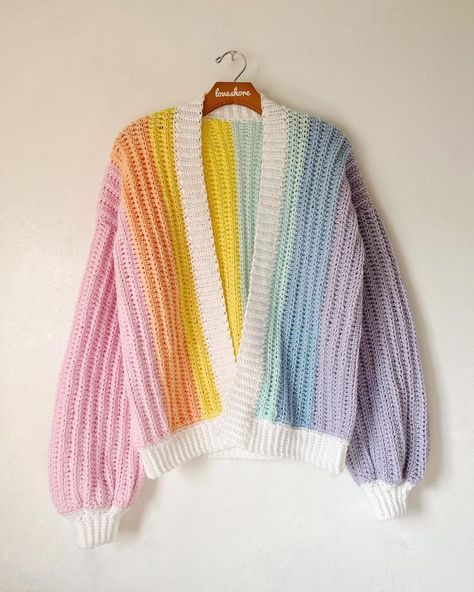 LOVESHORE on Instagram: “Rainbow Sherbet Cardigan 🍧🌈🤍 I crocheted a pastel rainbow hue cardigan with white edging and I just love how it reminds me of rainbow…” Pastel Rainbow Crochet, Winter Cardigans, Rainbow Cardigan, Gilet Crochet, Knitted Cardigans, Mode Crochet, Rainbow Crochet, Crochet Fashion Patterns, Fun Crochet Projects