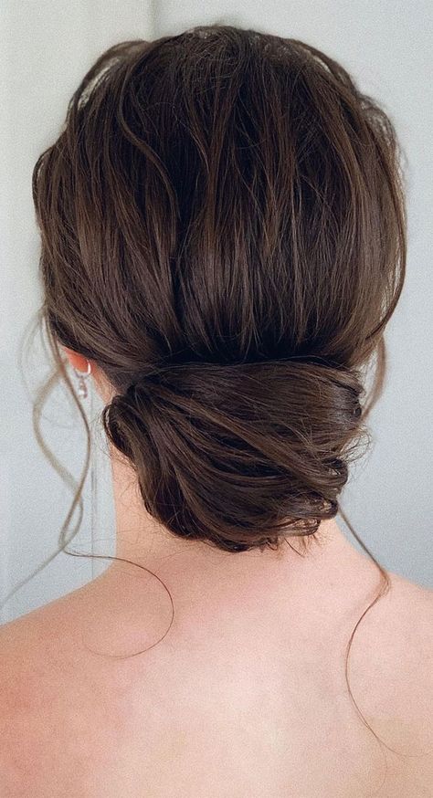 Bun For Mid Length Hair, Wedding Updo Hairstyles, Chic Bridesmaid Dresses, Wedding Hair Colors, Wedding Bun Hairstyles, Prom Hair Updo, Bridal Bun, Bridal Hairdo, Easy Updo Hairstyles