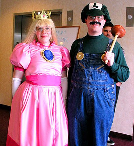 Worst Cosplay Luigi Princess Cosplay Fail, Bad Cosplay, Video Game Costumes, Sakura Cosplay, Cosplay Naruto, Mario Luigi, Steampunk Cosplay, Creative Costumes, Naruto Cosplay