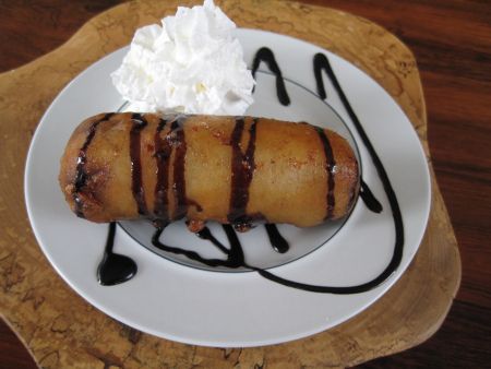 Deep Fried Mars Bar, Fried Mars Bar, Deep Fried Snickers, Fried Snickers, Deep Fried Mars Bars, Deep Fried Desserts, Deep Fried Recipes, Fried Dessert, Mars Bar