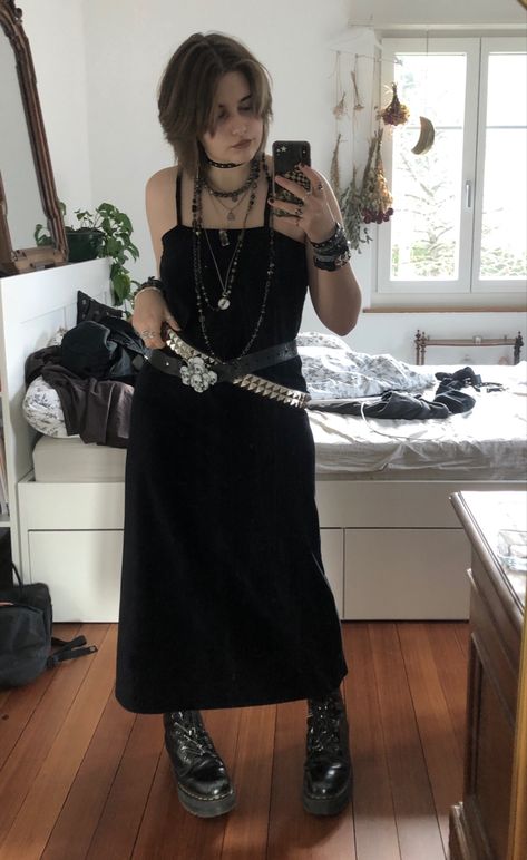 Maximalism Jewelry, Gothic Diy, Earth Tones Aesthetic, Goth Belt, Alt Fits, Skull Belt, Strap Maxi Dress, Goth Dress, Crystal Necklaces