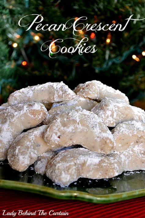 Pecan Crescent Cookies ~ My mother made these every Christmas...still one of my favorite cookies. Pecan Crescent Cookies, Crescent Cookies, Holiday Cookie, Perfect Cookie, Köstliche Desserts, Christmas Cooking, Yummy Sweets, Holiday Cooking, Cookies Recipes Christmas