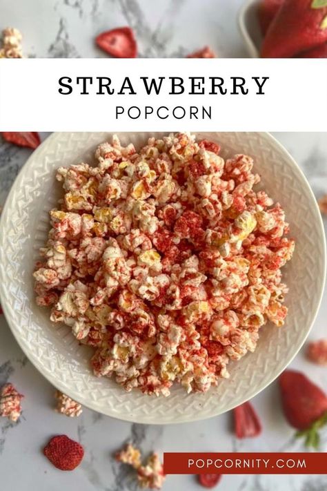 strawberry popcorn Drizzled Popcorn, Strawberry Popcorn, Popcorn Recipes Sweet, Marshmallow Popcorn, Sweet Popcorn, Popcorn Treats, Strawberry Flavor, Popcorn Recipes, Caramel Popcorn