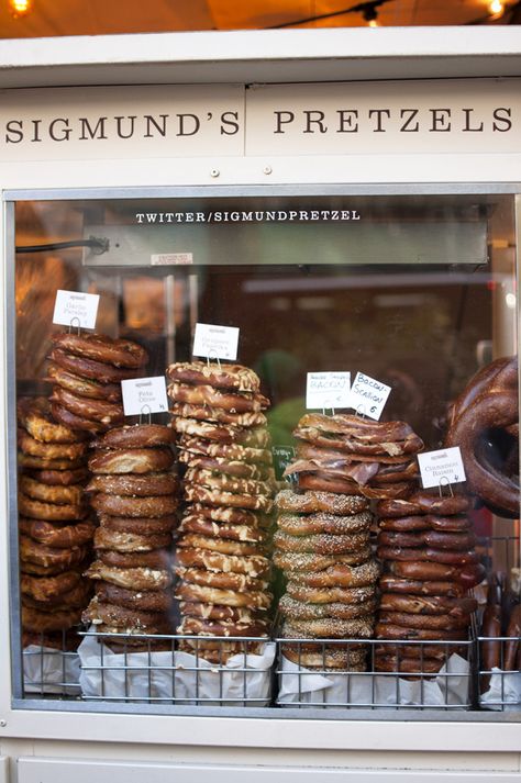 Bake Sale Packaging, Pastry Display, Bakery Store, Bread Shop, Friends Together, Bagel Shop, Pretzels Recipe, Unique Food, Healthy Coffee