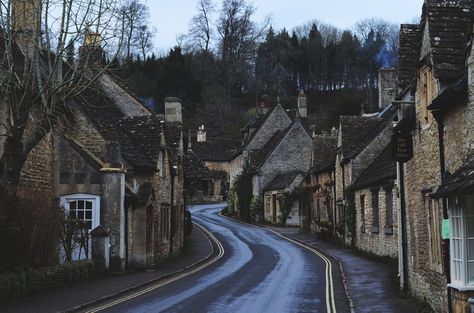 Castle Combe, Peisaj Urban, Castle Aesthetic, English Village, Innsbruck, England Uk, English Countryside, Wales England, Pretty Places