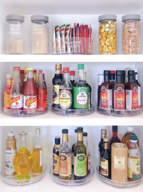 Hello, lazy susan condiment heaven! Khloé Kardashian Meticulously Reorganized Her Kitchen And It Must Be Seen To Be Believed Refrigerator Goals, Kardashian House, Khloe Kardashian House, Organize Ideas, Kardashian Home, Small Pantry Organization, Contemporary Houses, Pantry Organisation, Khloé Kardashian