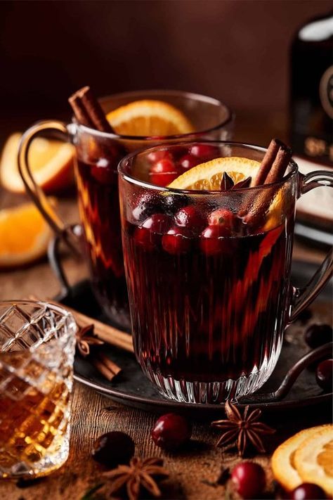 Cozy Fall Drinks, Swedish Cuisine, Mulled Wine Recipe, Cheap Wine, Winter Drinks, Fall Drinks, Fresh Cranberries, Mulled Wine, Drinks Alcohol Recipes