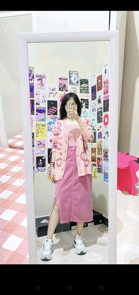 Ootd Non Hijab, Y2k Tube Top, Pink Hijab, Simple Ootd, Ootd Poses, Stylish Outfits Casual, Ootd Dress, Casual Hijab Outfit, Hijabi Outfits Casual