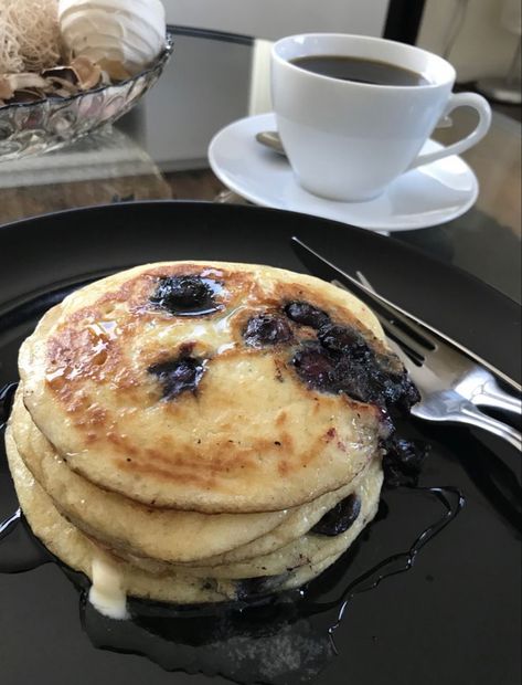 Blueberry Pancake Aesthetic, Blueberry Pancakes Aesthetic, Uk Breakfast, Vegan Blueberry Pancakes, American Pancakes, Pretty Dessert, Blueberry Pancakes, Sweet Breakfast, Pretty Food