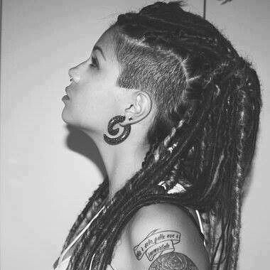 Side Shave Haircut, Long Punk Hair, Synthetic Dreads Hairstyles, Long Hair Shaved Sides, Side Shave, Easy Trendy Hairstyles, Faux Dreads, Dread Braids, Funky Short Hair