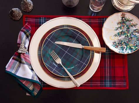 mixed tartans, ooh a Scottish Christmas sounds wonderful Elegant Christmas Dinner, Tartan Plaid Christmas, Check Please, Black Dinner, Tartan Christmas, Salad Dessert, Christmas Tablescapes, Christmas Table Settings, Mackenzie Childs