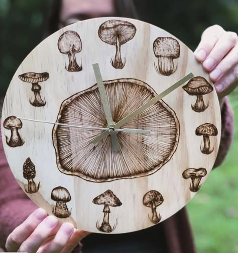 Wood Burned Clock Ideas, Mushroom Wood Burning Ideas, Wood Burned Clock, Wood Burn Mushroom, Wood Burned Mushroom, Wood Burning Clock Ideas, Diy Woodburning Gifts, Wood Burning Decor, Wood Burn Gifts