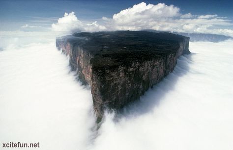 Mount Roraima Monte Roraima, Mount Roraima, Magic Places, Socotra, Alesund, The Lost World, Breathtaking Places, Halong Bay, Bagan