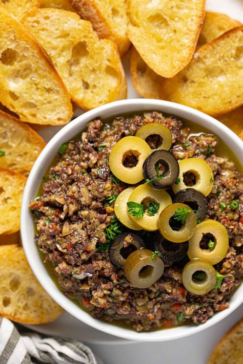 5 Minute Olive Tapenade | This salty, briny olive tapenade recipe comes together in just 5 minutes and is the perfect party appetizer, sandwich topper, hummus enhancer or pizza sauce base. If you love olives, you are going to LOVE LOVE LOVE this recipe! Olive Tapenade Recipe, Party Food Recipes, Tapenade Recipe, Easy Hummus Recipe, Crostini Recipes, Easy Vegetarian Dinner, Olive Recipes, Olive Tapenade, Recipes Appetizers And Snacks