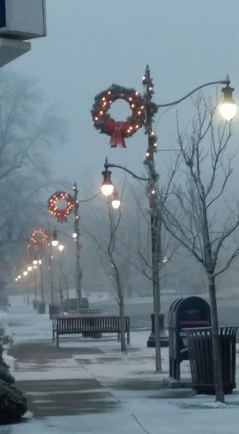 Hometown Christmas. Defiance, Ohio Ohio Christmas, Hometown Christmas, Defiance Ohio, Ohio Usa, 2024 Vision, Cincinnati, Lamp Post, Ohio, Michigan