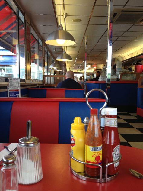 American Diner southbound on A19... American Diner Food, Diner Food, American Diner Food Photography, American Diner Interior, American Diner Kitchen, Patty Diner In America, 90s Diner Exterior, Breakfast Diner, Classic American Diner