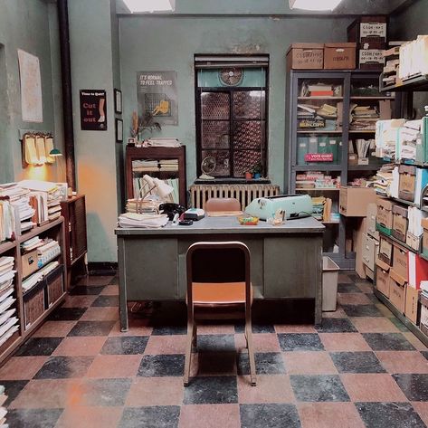 80s Office Decor, 90s School Interior, 90s Office Interior, 80s Office Interior, Dystopian Office, Office Core Aesthetic, Old Office Aesthetic, Doctors Office Aesthetic, Old School Office