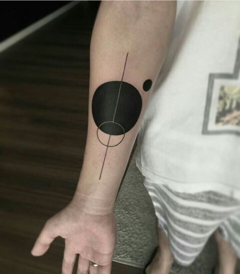 Tattoo Calf Blackwork Tattoo, Black Circle Tattoo Cover Up, Black Circle Tattoo, Round Tattoo Ideas, Circular Tattoo Designs, Cover Up Tattoos For Men, Tattoo Fixes, Trippy Tattoo, Circular Tattoo