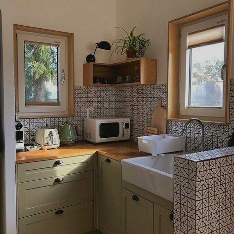 Desain Pantry, Casa Vintage, Room Deco, Aesthetic Rooms, Dream Apartment, Tiny Kitchen, Apartment Inspiration, Dream Rooms, Pretty House