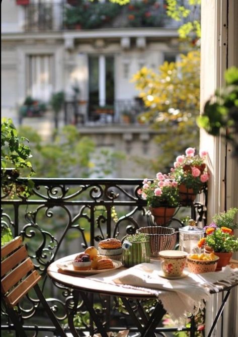 Mint Green Room, Green Room Design, Exterior Balcony, Portable Garden, Small Apartment Living Room, Balcony Ideas Apartment, Small Apartment Living, Green Room, Bedrooms Decor