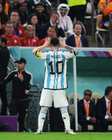 The picture shows Messi with his open palms behind his ears, which was a celebration after his goal against Netherlands in the World Cup 2022. This was a tribute to Argentine legend Riquelme who used to do the same after scoring. Messi Celebration, Messi World Cup, Messi Argentina, Haters Gonna Hate, Messi 10, World Cup 2022, Man City, Leo Messi, Football Wallpaper