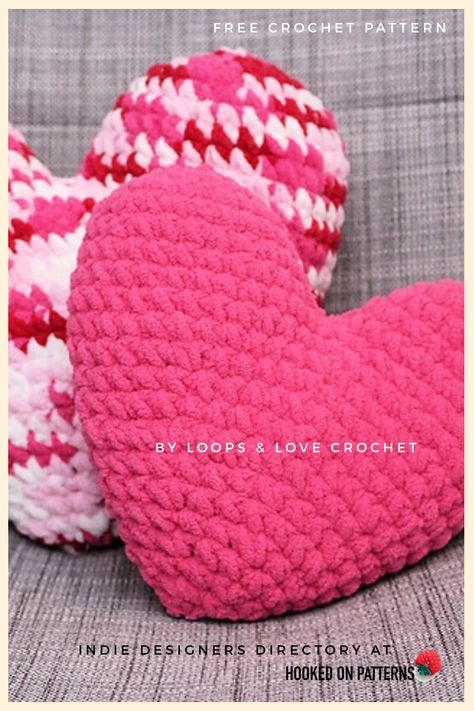 Indie Crochet, Crochet Cushion Covers, Crochet Pillow Patterns Free, Holiday Crochet Patterns, Crochet Cushion Pattern, Cushion Cover Pattern, Fall Crochet Patterns, Crochet Cushion, Crochet Heart Pattern