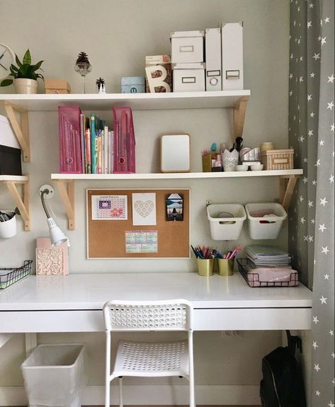 Corner Desk Aesthetic, Black Room Design, Desk For Girls Room, Aesthetic Home Office, 50 Aesthetic, Desk Organisation, Easy Room Decor, Study Desk Decor, White Room Decor