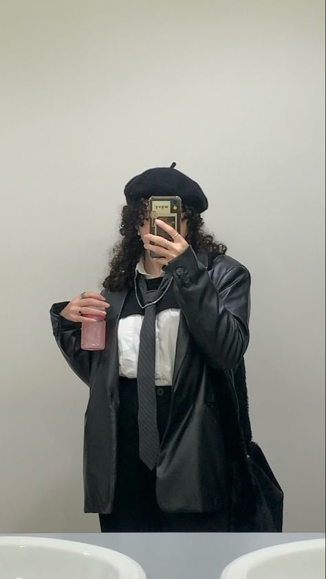 mirror pic of a curly hair girl wearing leather jacket, tie and beret outfit Beret Curly Hair, Woman Tie Outfit, Aesthetic Beret, Leather Jacket Aesthetic, Hair Beret, Beret Outfit, Jacket Aesthetic, Tie Outfit, Beret Style