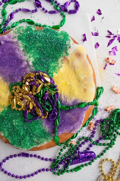 Mardi Gras King Cake Recipe King Cake Icing Recipe, Best King Cake Recipe, King Cake Recipe Cream Cheese, Mardi Gras King Cake Recipe, King Cake Recipe Easy, New Orleans King Cake, King Cake Recipe, King Cake Baby, Mardi Gras King Cake