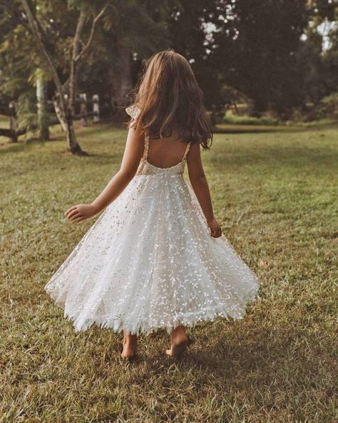 Flower Girl Dresses: 33 Looks For Little Girls + FAQs Flower Girl Gown, Boho Flower Girl, Girls Bridesmaid Dresses, Island Dress, Girls White Dress, White Flower Girl Dresses, Grace Loves Lace, Flower Girl Dress Lace