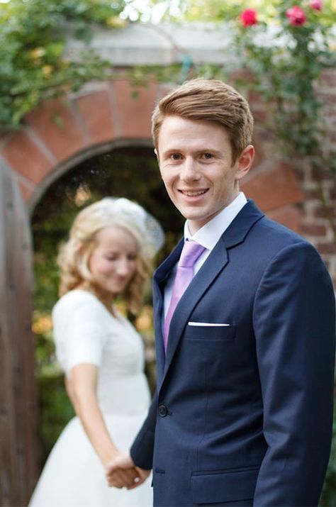 Navy suit with purple tie - something different! Navy Suit Purple Tie, Suit Purple Tie, Navy And Lavender, Navy Groomsmen Suits, Navy Groomsmen, Suit Purple, Groom And Groomsmen Attire, Wedding Color Inspiration, Outfits Hombre