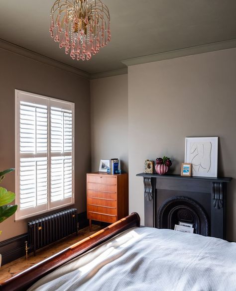 Paint & Paper Library on Instagram: “‘Lusi’ and ‘Hornblende’ combine for this soothing, tranquil bedroom. ⁠ ⁠ ⁠ Walls: Lusi ⁠ Ceiling: Hornblende ⁠ Home: @cluelessrenovators ⁠…” Tranquil Bedroom, Paint And Paper Library, Paint Paper, Flat Ideas, Bedroom Walls, Bedroom Paint, Painted Paper, Get One, Entryway Tables